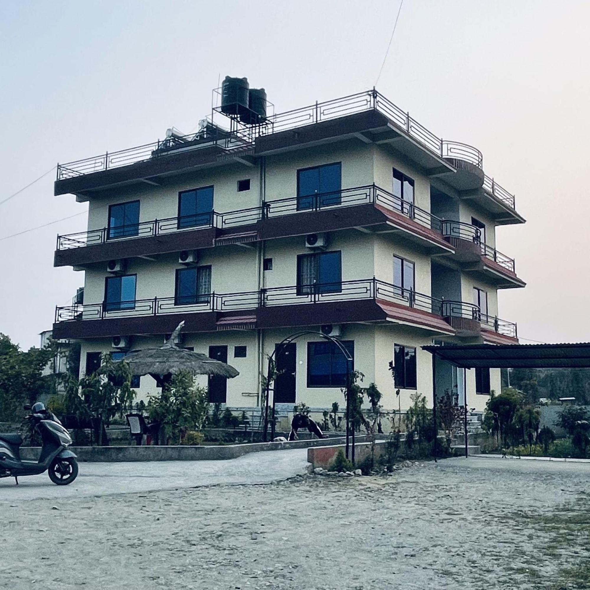 Typical Nepali Kitchen - No Pizza - No Pasta - No Problem !! Sauraha Exterior foto